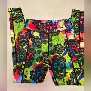 Tie dye skulls. Full length. Old style.